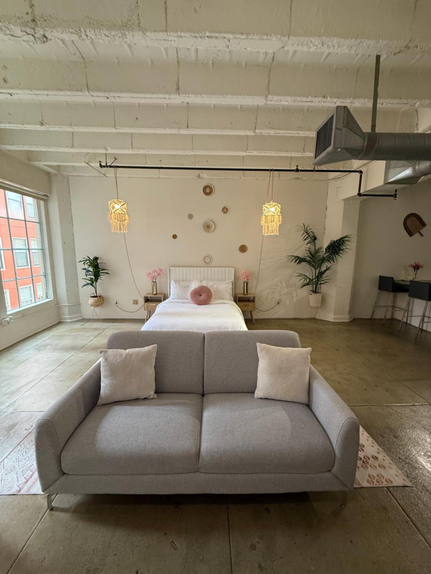 Loft In Downtown Angeles *